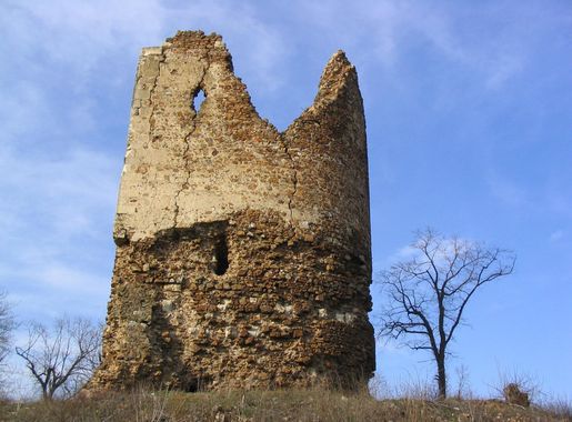 File:Кула у Врднику 1.jpg - Wikimedia Commons