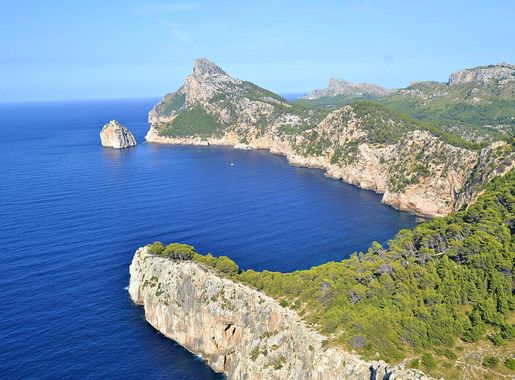 File:Es Cap de Formentor, Serra de Tramuntana, Pollença, Mallorca.JPG -  Wikimedia Commons