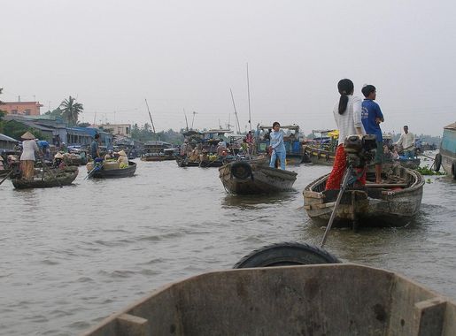 File:Can Tho, Vietnam, Floating Market, Boats.jpg - Wikimedia Commons