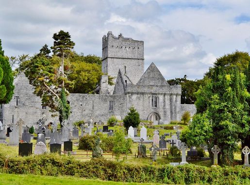 File:Muckross Abbey, Killarney, Killarney National Park.JPG - Wikimedia  Commons