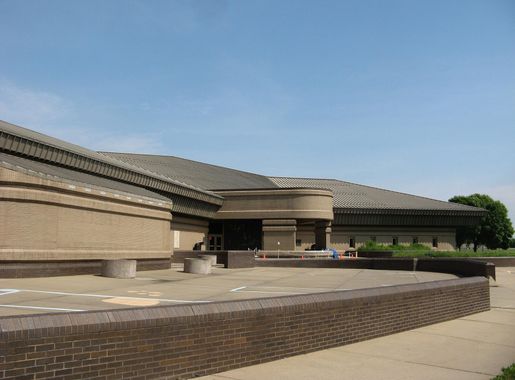 File:Cahokia Mounds Interpretive Center - panoramio.jpg - Wikimedia Commons