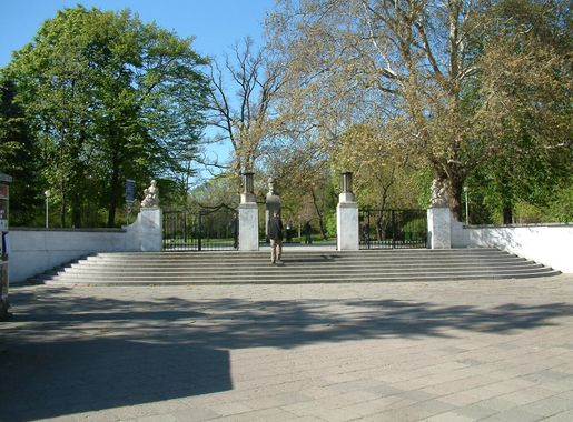 Plik:Park Wilsona Poznań wejście RB1.JPG – Wikipedia, wolna encyklopedia