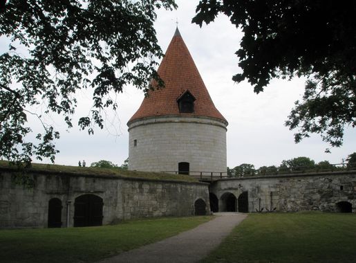 File:Kuressaare Castle Saaremaa Estonia 2.JPG - Wikimedia Commons