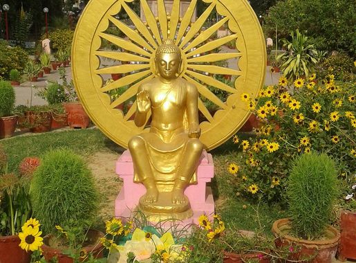 File:Thai Temple Sarnath Varanasi.jpg - Wikimedia Commons