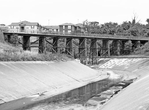 File:Former Missouri–Kansas–Texas Railroad bridge over the White Oak Bayou  in Houston, Texas.jpg - Wikimedia Commons