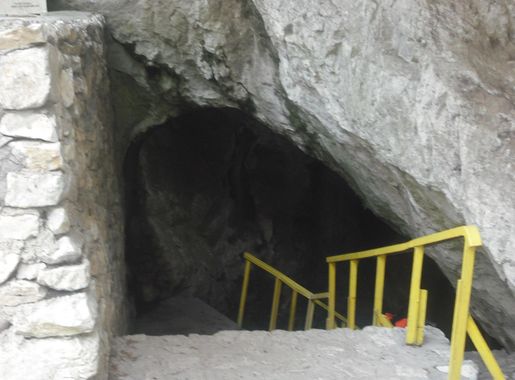 Податотека:The entrance of the cave Vrelo Skopje Macedonia.JPG — Википедија