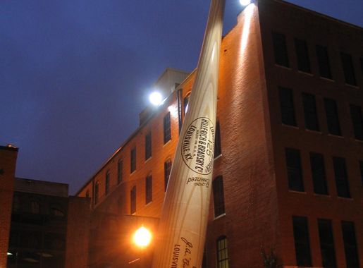 File:The Big Bat at the Louisville Slugger Museum, Louisville, Kentucky  (97660770).jpg - Wikimedia Commons