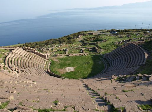 File:Theatre@Assos(Turkey), April '09.JPG - Wikimedia Commons