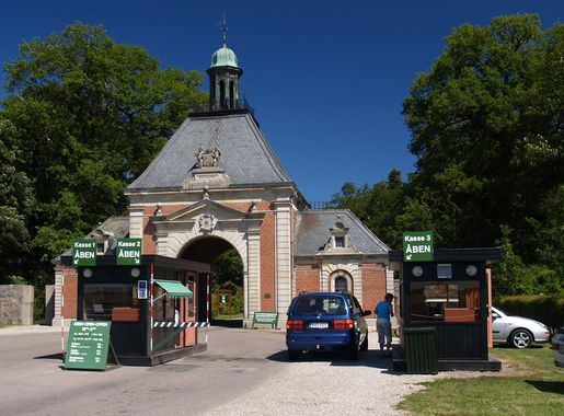 Fil:Knuthenborg Safaripark entrance.jpg - Wikipedia, den frie encyklopædi