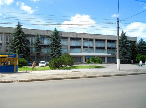 File:Palatul de cultură Răut, Bălți 1.JPG - Wikimedia Commons