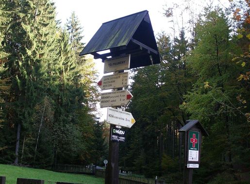 Soubor:Rozcestnik Tri prameny.JPG – Wikipedie