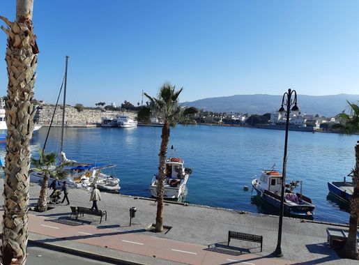 File:Kos harbour-Promenade-04ESD.jpg - Wikimedia Commons