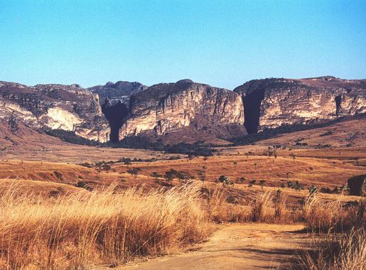 File:Isalo canyons.jpg - Wikipedia
