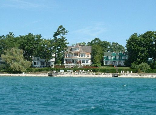 File:Historic homes on Harbor Point.jpg - Wikipedia