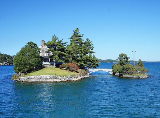 File:Thousand Islands.- Zavikon Island in Ontario.jpg - Wikimedia Commons