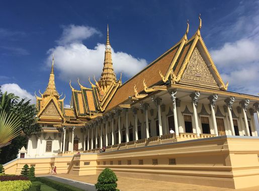 File:Throne Hall of the Royal Palace in Phnom Penh 1.jpg - Wikipedia