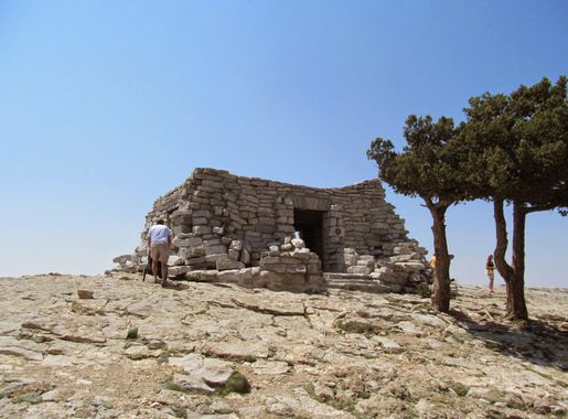 File:Kiwanis Cabin - Sandia Crest.JPG - Wikimedia Commons