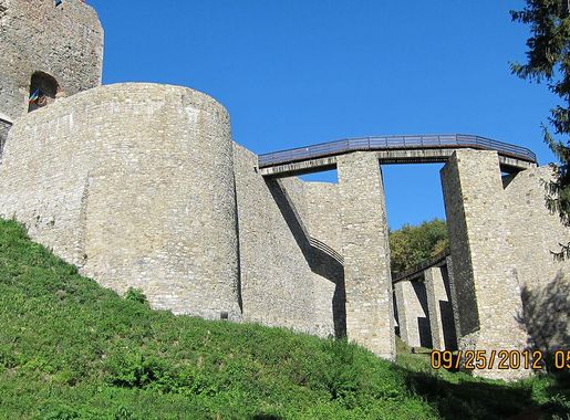 File:Neamt Citadel, Medieval Romanian Fortress 01.JPG - Wikimedia Commons