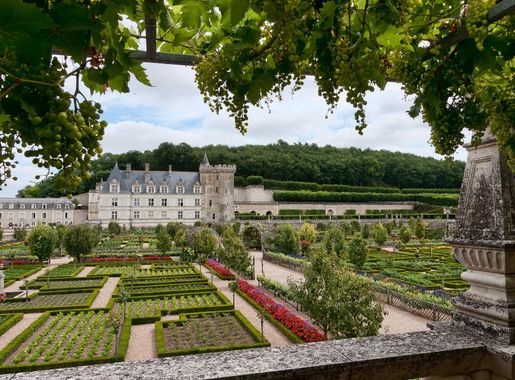 File:Chateau-Villandry-VueGenerale-Jardins.jpg - Wikimedia Commons