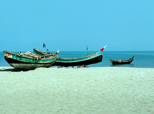 File:Fishing Boat, Saint Martin's Island, Teknaf, Cox's Bazar  (26629142688).jpg - Wikimedia Commons