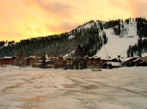 File:Squaw Valley in the morning.jpg - Wikimedia Commons
