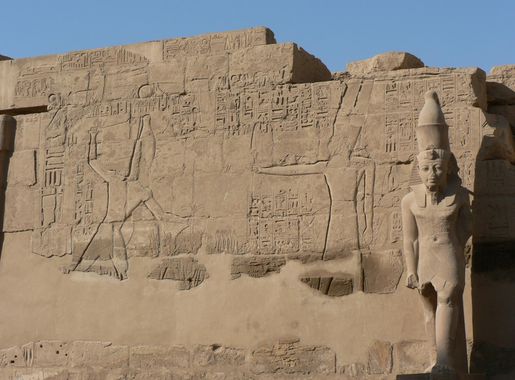 File:Karnak Temple, Luxor, Egypt (2504816663).jpg - Wikimedia Commons