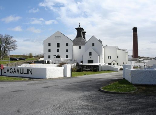 File:Scotland Argyll Bute Islay Lagavulin Distillery 01.jpg - Wikimedia  Commons