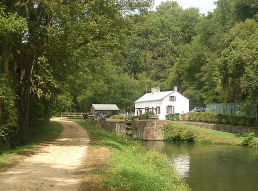 File:Canal swains lock 20040911 121236 2.jpg - Wikimedia Commons