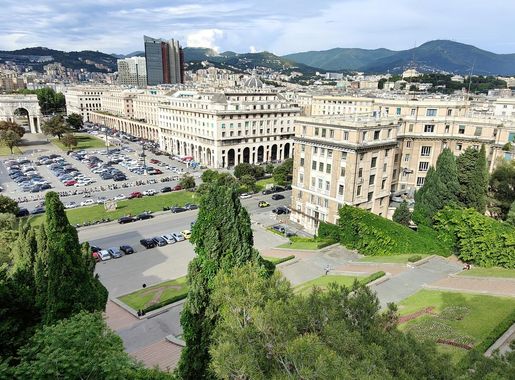 File:Genova, p.zza della Vittoria.jpg - Wikimedia Commons