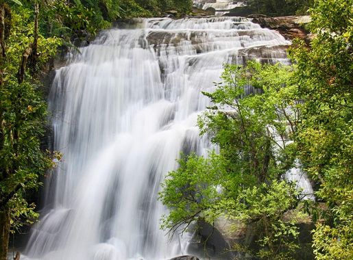 File:Sirithan Waterfall.jpg - Wikimedia Commons