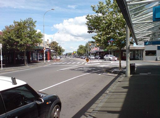File:Upper Ponsonby Road Three Lamps.jpg - Wikimedia Commons