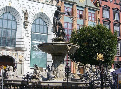 File:Gdańsk - Neptune's Fountain.JPG - Wikimedia Commons