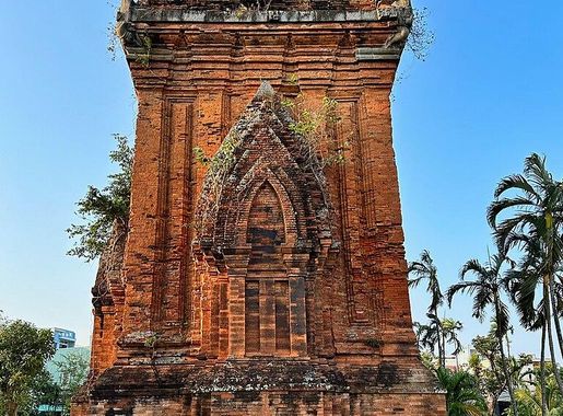 File:0040323 Thap Doi Cham Hindu complex, Quy Nhon, Binh Dinh Vietnam  316.jpg - Wikimedia Commons