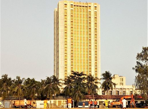 File:BCEAO tower Cotonou, Benin1.jpg - Wikimedia Commons