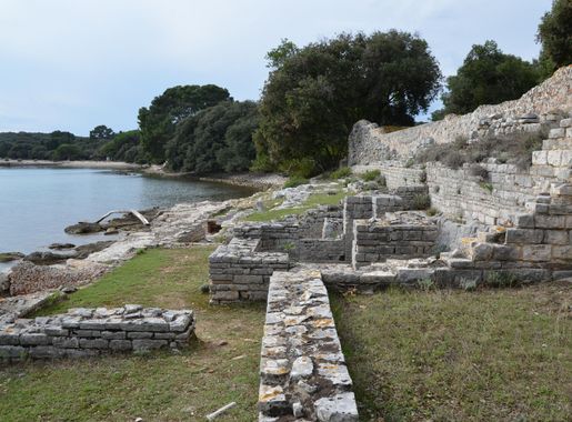 File:Roman Villa in the Bay of Verige, Brijuni Islands, Croatia  (11268968236).jpg - Wikimedia Commons