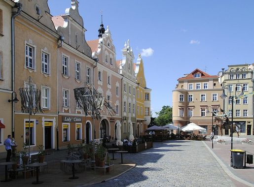 File:Market Square in Opole Southside 2019.jpg - Wikimedia Commons