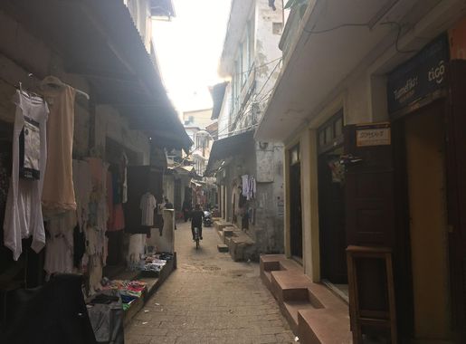 File:Streets of Stone town, Zanzibar.jpg - Wikimedia Commons