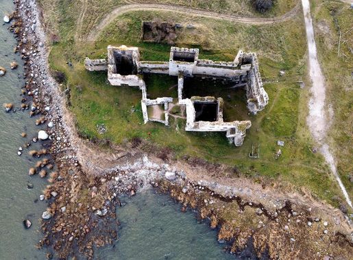 File:Ruins of Toolse Castle in Estonia 0943.jpg - Wikimedia Commons