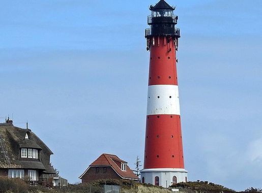 Royalty-Free photo: Red and white lighthouse under blue sky | PickPik