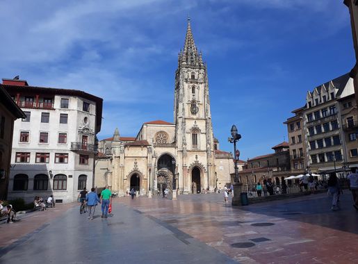 File:Catedral de Oviedo 03.jpg - Wikimedia Commons
