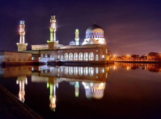 File:Night photo of Kota Kinabalu City Mosque with mirror effect at its  moat.jpg - Wikimedia Commons