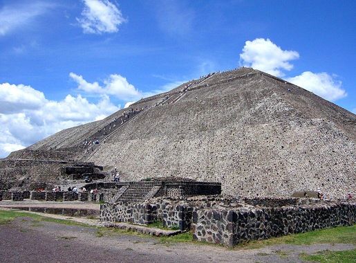 File:Piramide del Sol 072006.JPG - Wikipedia