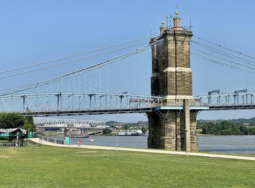 File:Roebling Bridge from Smale Riverfront Park, Cincinnati, OH -  51386404727.jpg - Wikimedia Commons