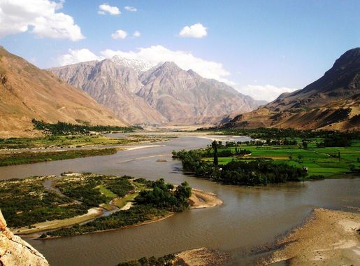 File:Beautiful view of Panj river, of the border between Afghanistan and  Tajikistan the in Shughnon-shughnan region.jpg - Wikimedia Commons