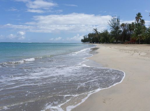 File:Playa Luquillo, beach in Puerto Rico.jpg - Wikimedia Commons