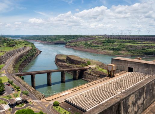 File:Usina Hidroelétrica Itaipu Binacional - Itaipu Dam (16738441574).jpg -  Wikimedia Commons