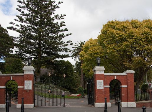 File:Entrance to Wellington Botanic Garden.jpg - Wikimedia Commons