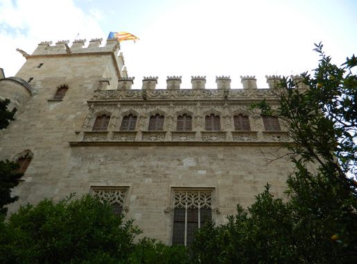 File:Desde el Patio de la Lonja de la Seda.JPG - Wikimedia Commons
