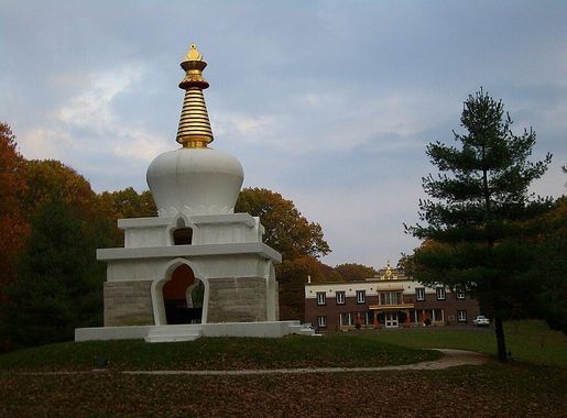 File:Bloomington-TibetanCC-Stupa-9107.jpg - Wikimedia Commons