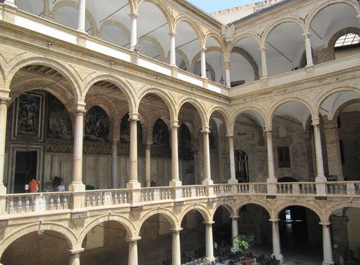 File:Palermo, Cappella Palatina, exterior.jpg - Wikimedia Commons